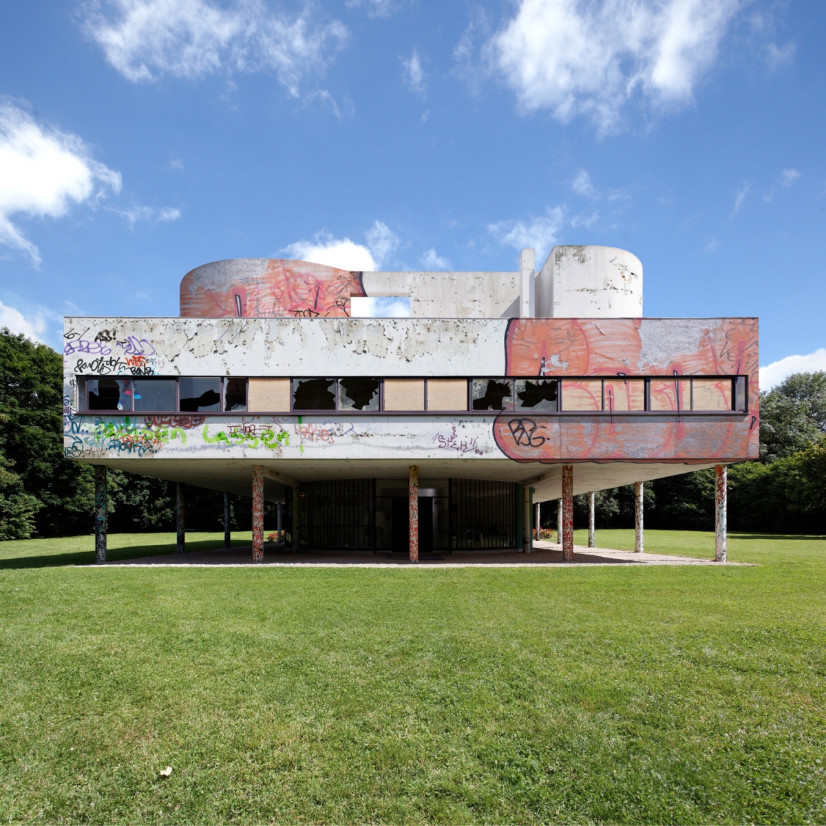 Modernism in Ruins: Artist Vandalizes a Le Corbusier Masterpiece -  Metropolis